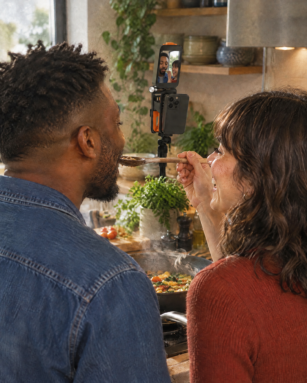Flippo Clip · On the tripod · cooking together